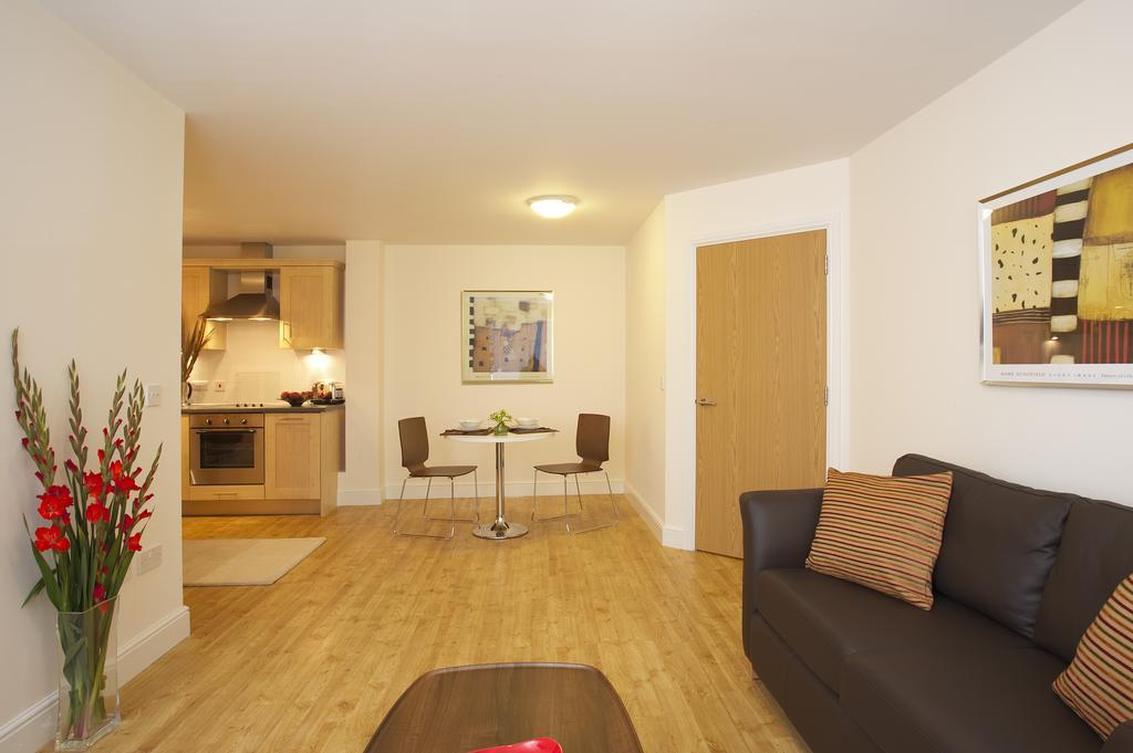 Saco Farnborough Apartment Farnborough  Room photo
